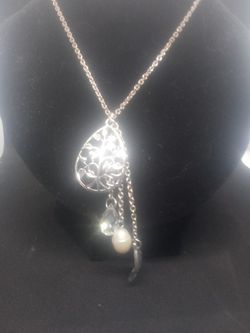 Beautiful casual necklacee/ ivy pendant Thumbnail