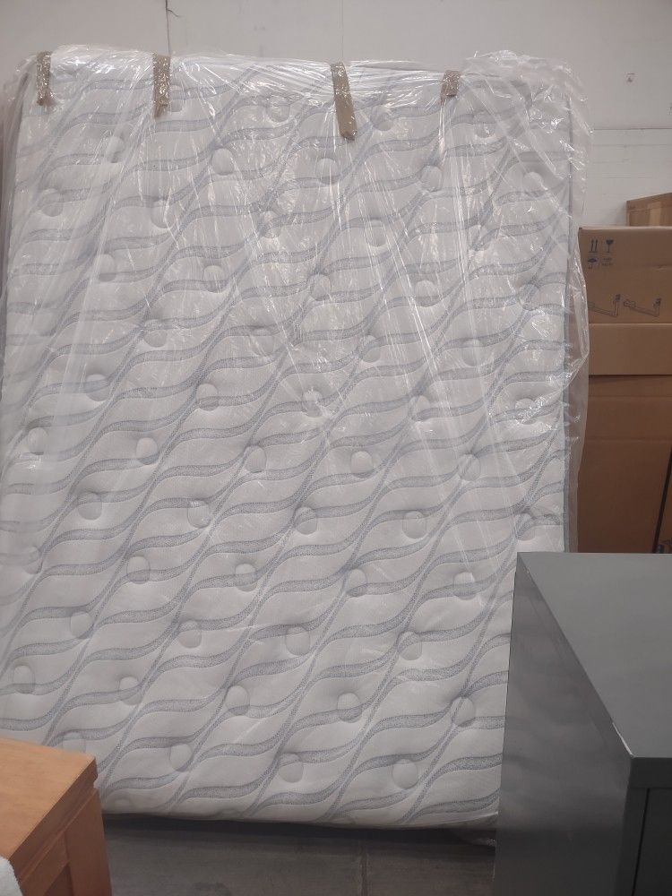 Queen Mattresses And Box Springs One King