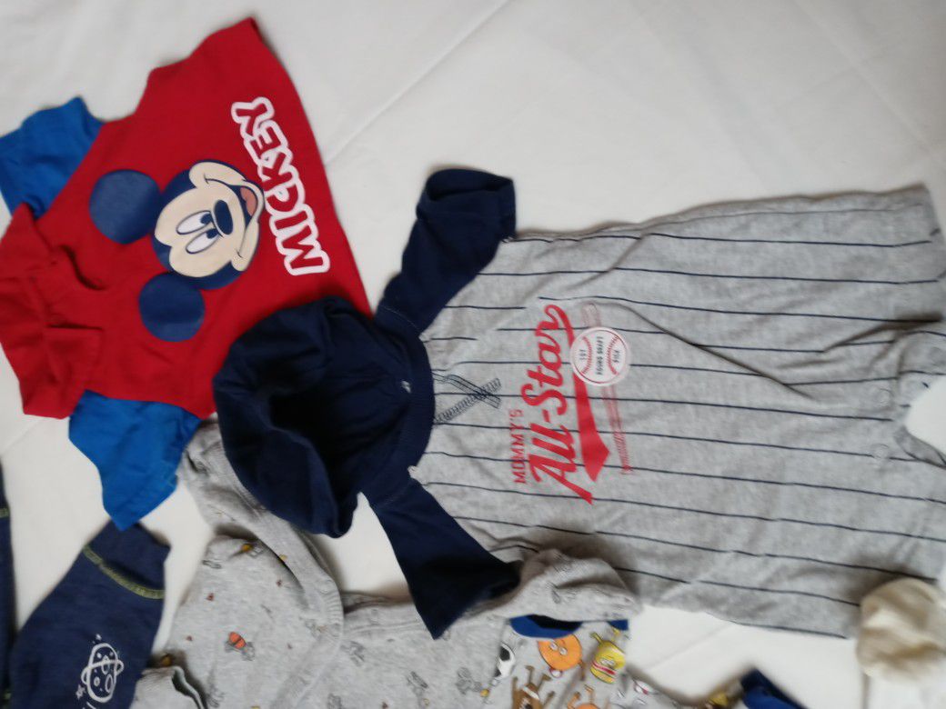 Baby Boy Clothing. 10 Baby Clothes Pieces. Baby Onesie. Baby Bodysuits. Carter's Baby Boy. Baby Boy PJs. Ropita de Bebé 