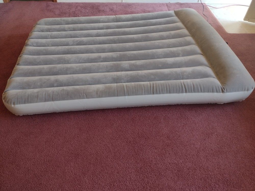 Bestway 12" Full Air Mattress with Built-in Pump