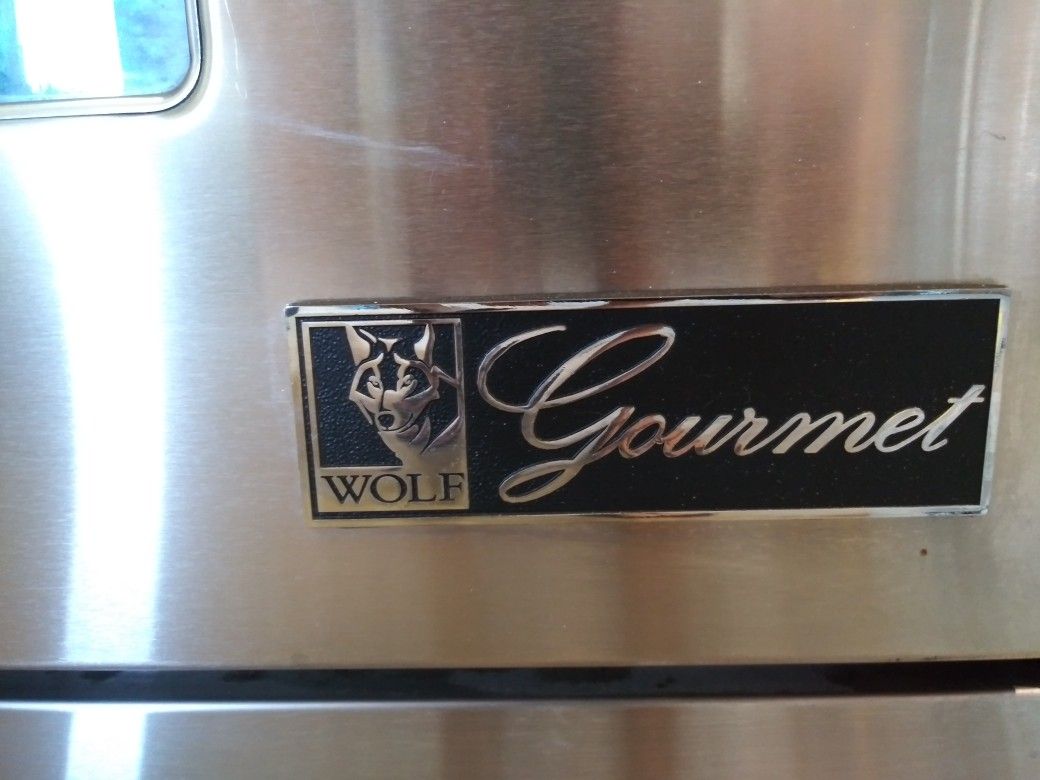 Wolf Gas Range/Convection Oven