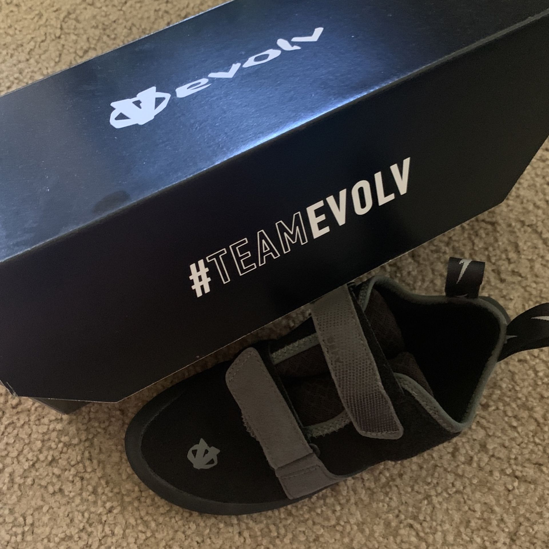 Evolv Trax climbing shoe, Size 10