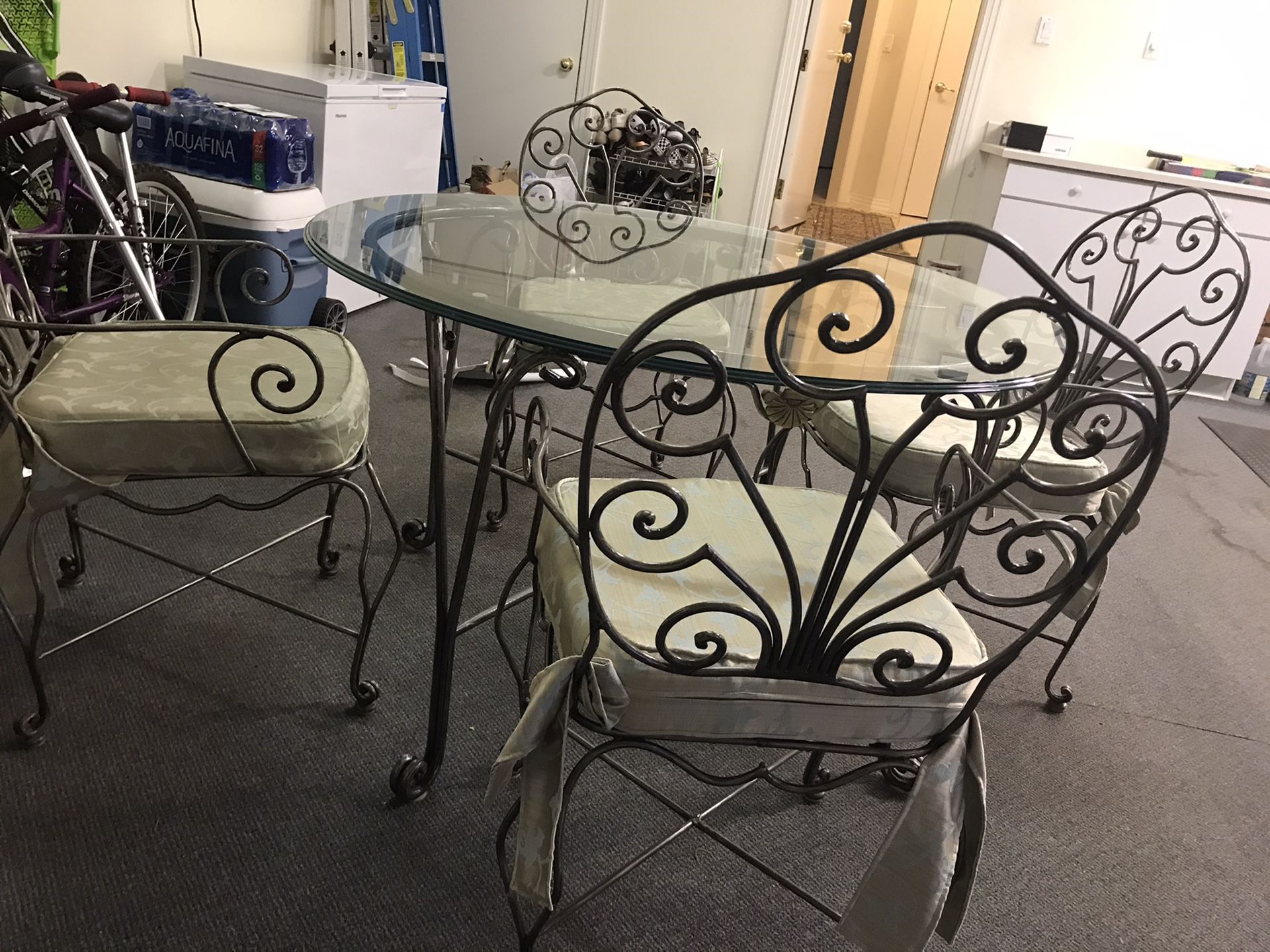Beautiful Glass 5pc dining nook or patio set