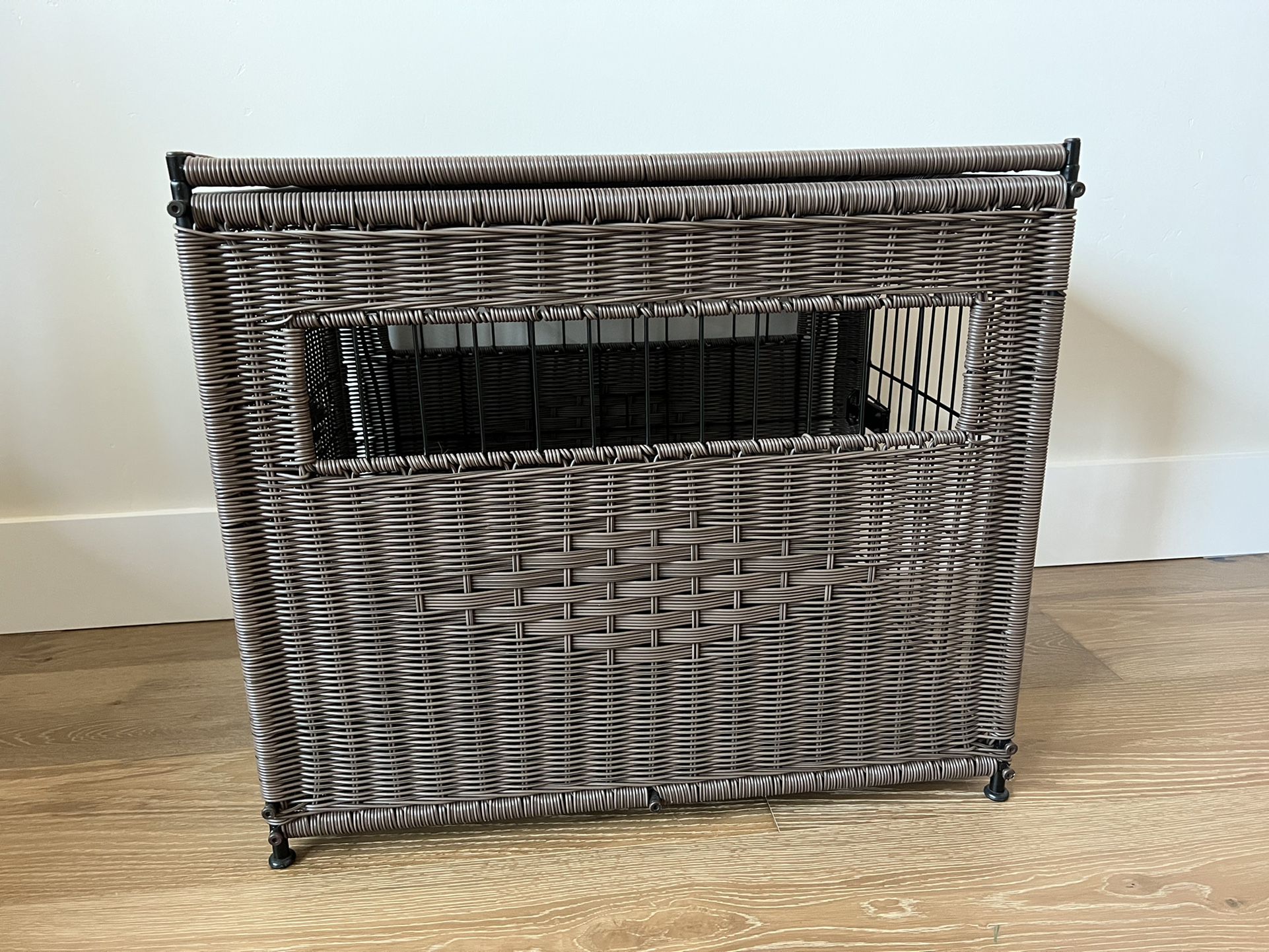 BRAND NEW luxury dog crate
