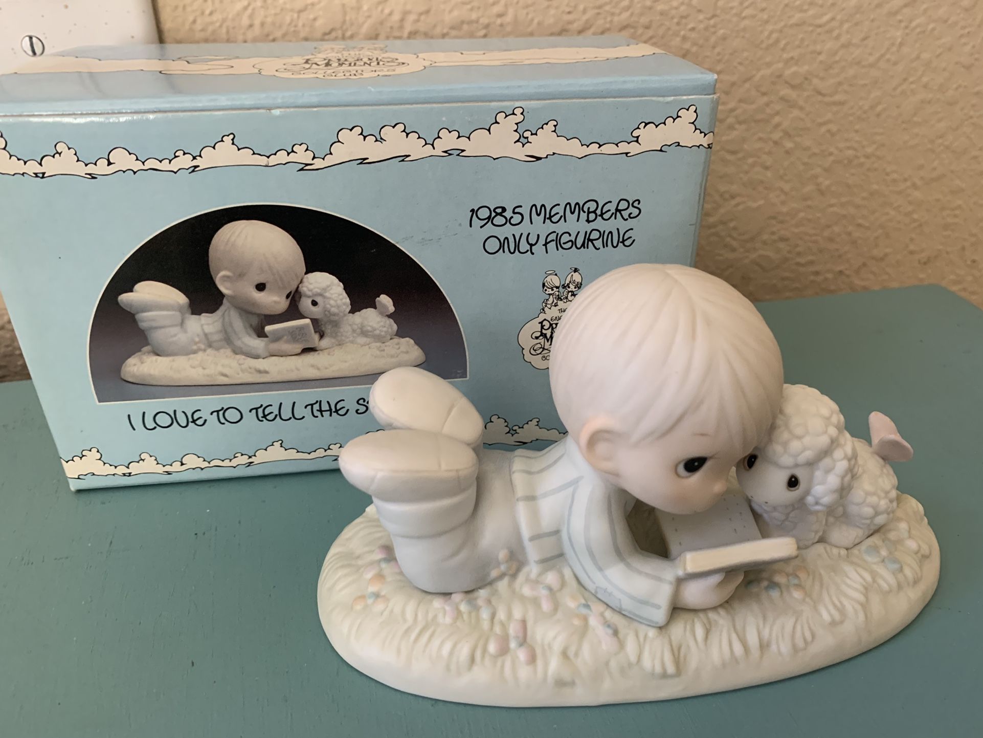 Precious Moments 1985 Members only Figurine