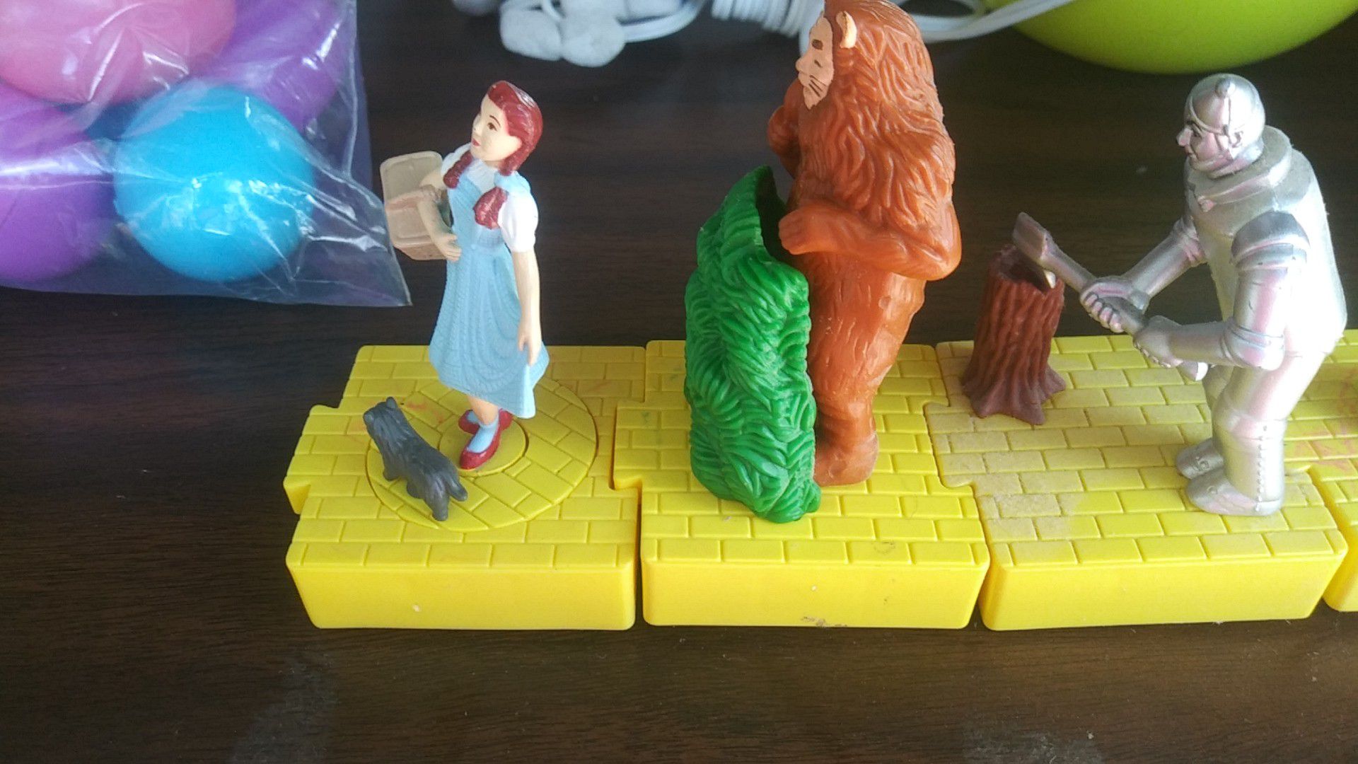 1997 Wizard Of Oz Plastic Movable Character Toys