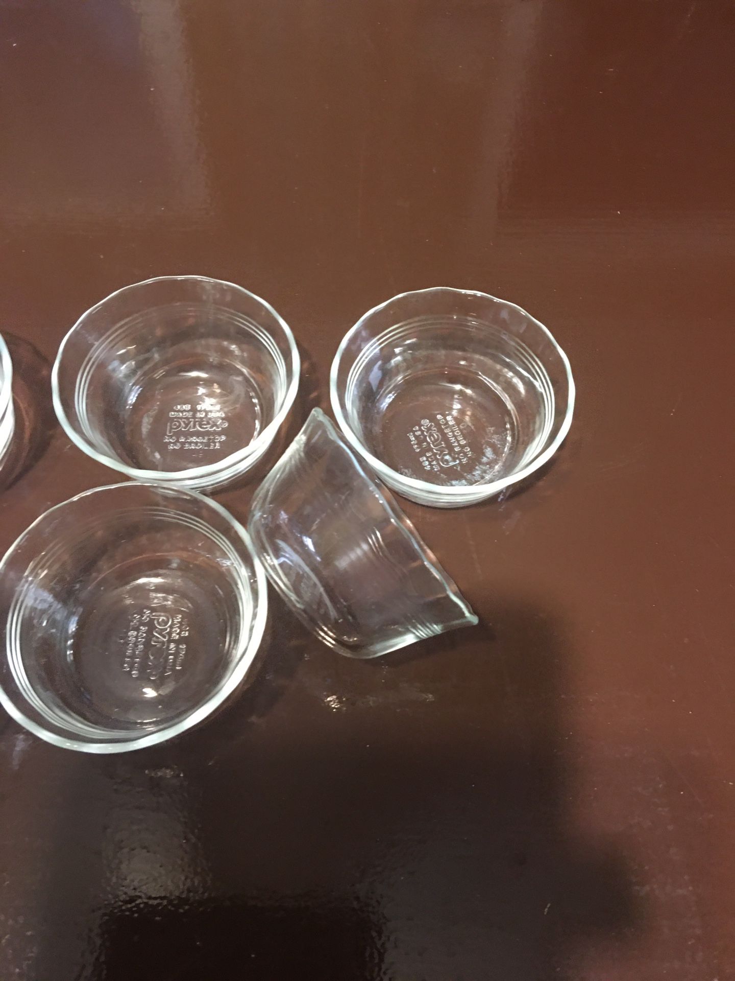 Pyrex glass bowls
