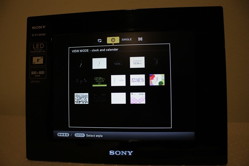 Sony Digital 8” Photo Frame | LED Backlight | 800 x 600 pixels | Remote Control | DPF-D810 | Features: Slideshow, Clock, Calendar
