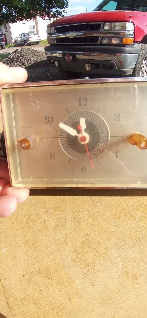 Vintage Triumph Amfm Alarm Clock Radio
