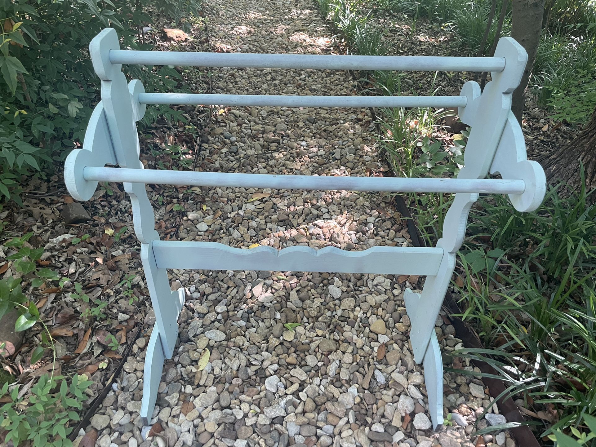 Wooden Quilt Rack Blue