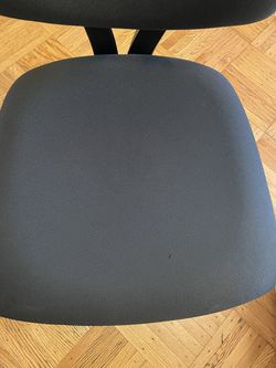Perfect office Rolling Chair In Great Condition!  Thumbnail
