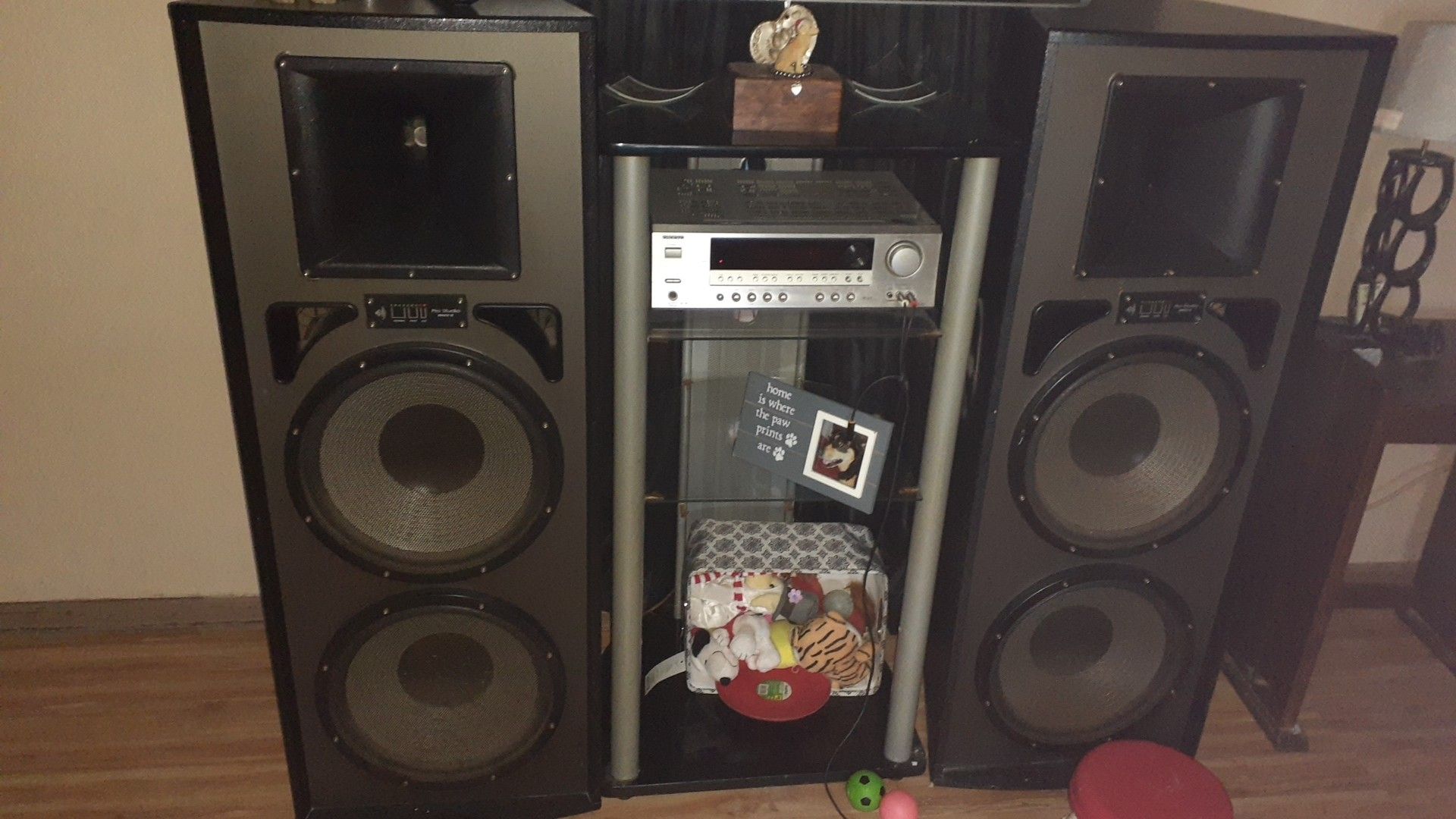 Like new onkyo stereo system and speakers and glass shelf