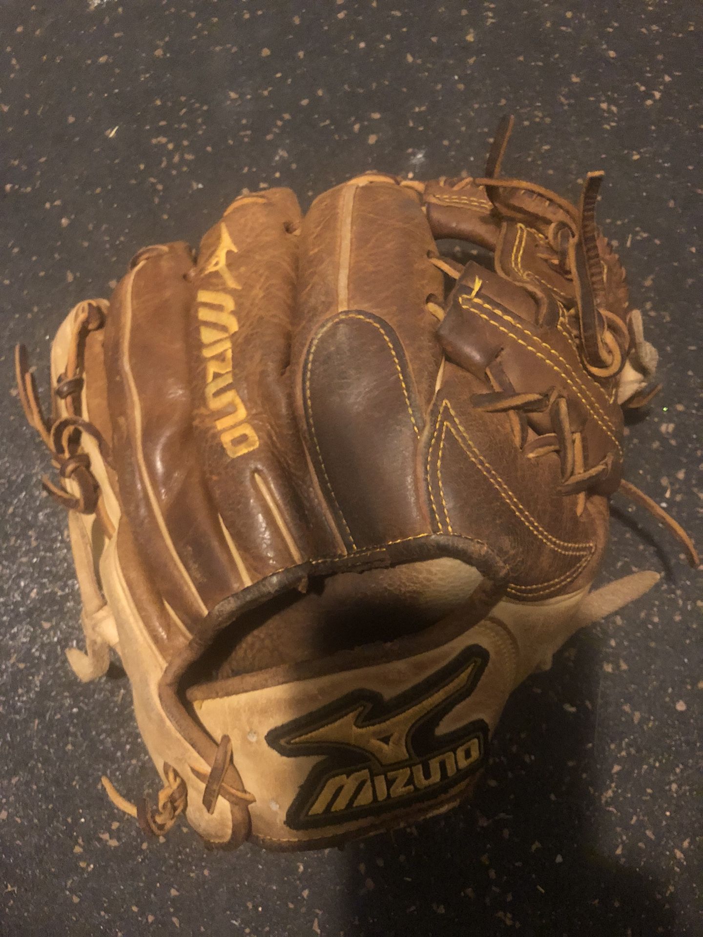 Mizuno Classic Pro Soft Baseball Glove