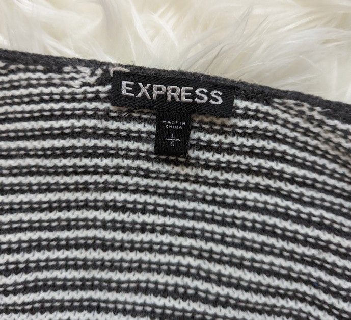 Express Knit Open Front Long Sleeves Cardigan Size L. 60%Acrylic, 40%Merino....