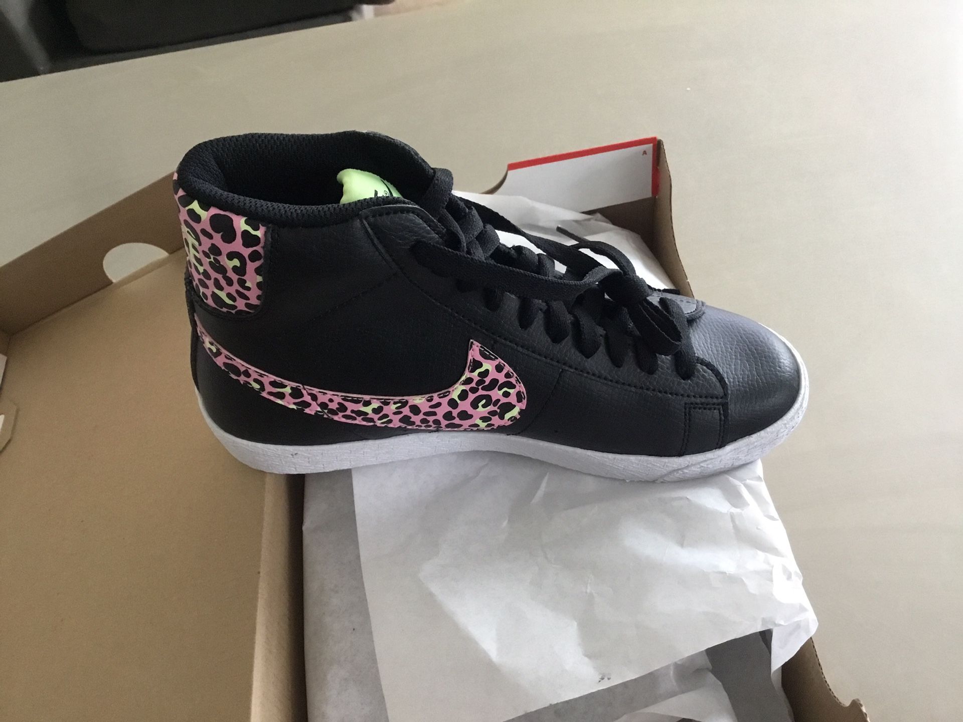 New Kid’s Nike Blazer Mid size 6Y (size 7.5 Women’s)