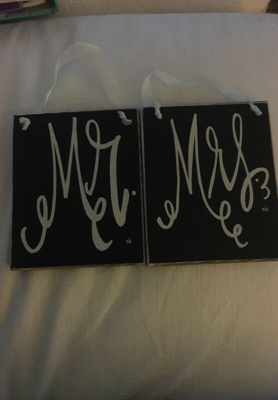 Mr & Mrs signs 3x4