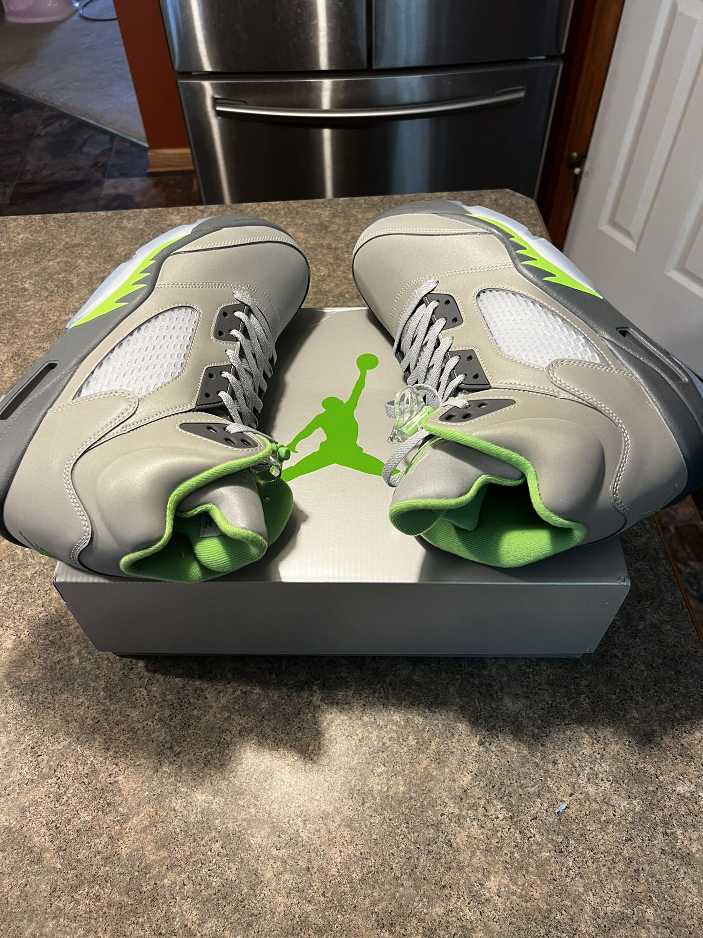🔥Attention Mens Exclusive Jordan’s Combo Pack Regal Pink Easter Edition And Green Bean Jordan’s 5 Size 12