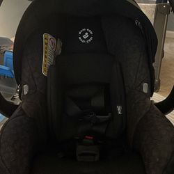 Maxi-Cosi Car seat And Base  Thumbnail