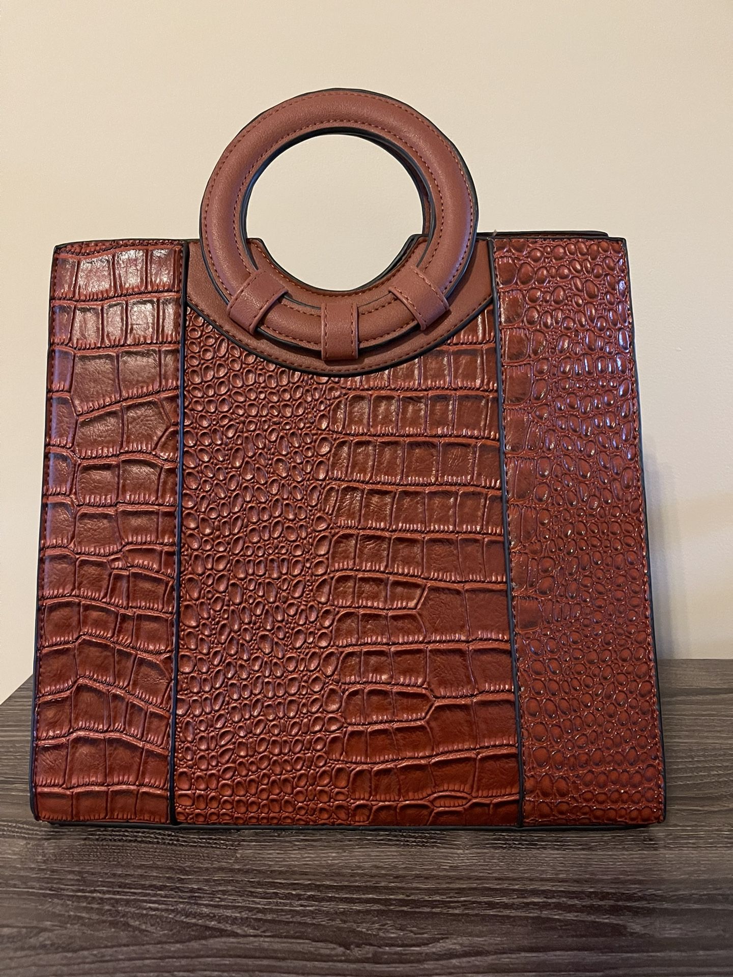 Leather Purse With Shoulder Strap Attachment