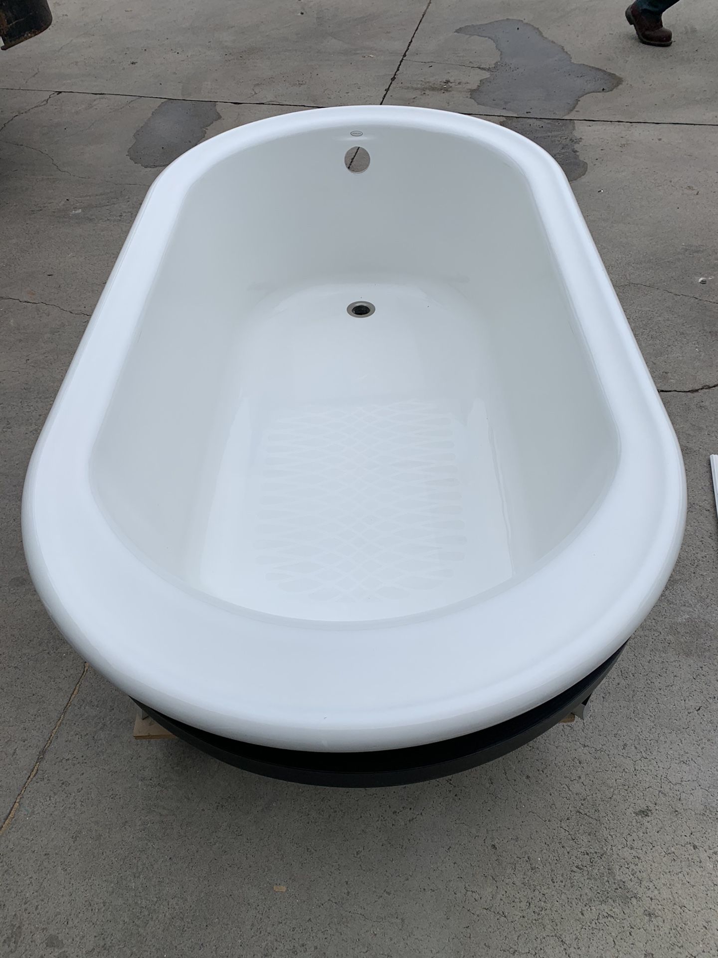 Bath Tub Cast Iron Kohler Free Stand with Faucet set for Sale in