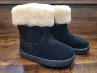 UGG Australia Toddler MALLYA Black boots size 0/1 -2/3 Thumbnail