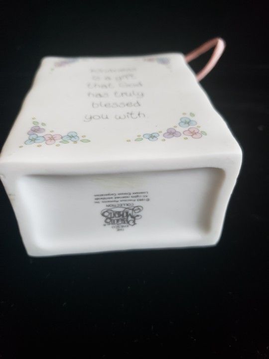 1993 Enesco Precious Moment Porcelain Mini Gift Box with dryed flowers