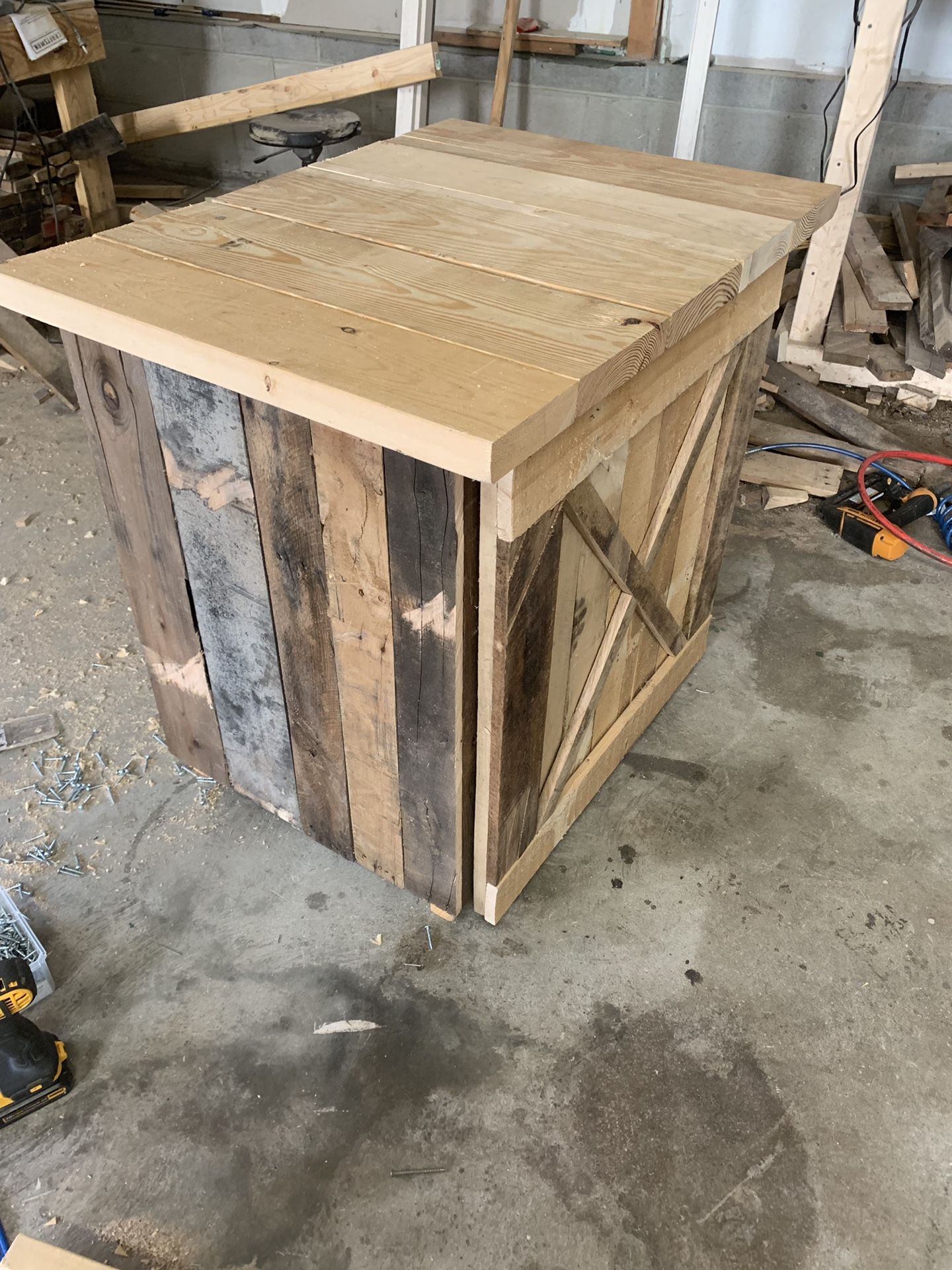 Gun hideaway cabinet