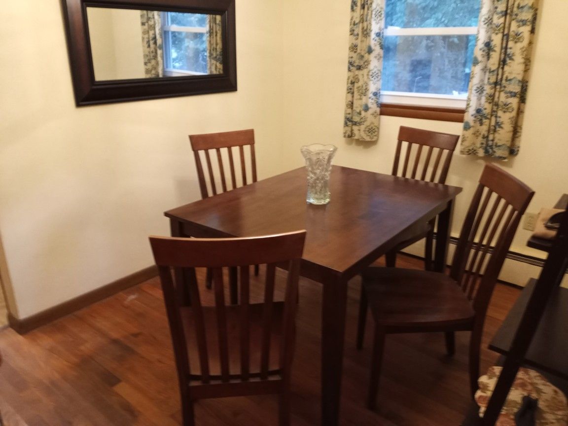 Dining Room Seats 4
