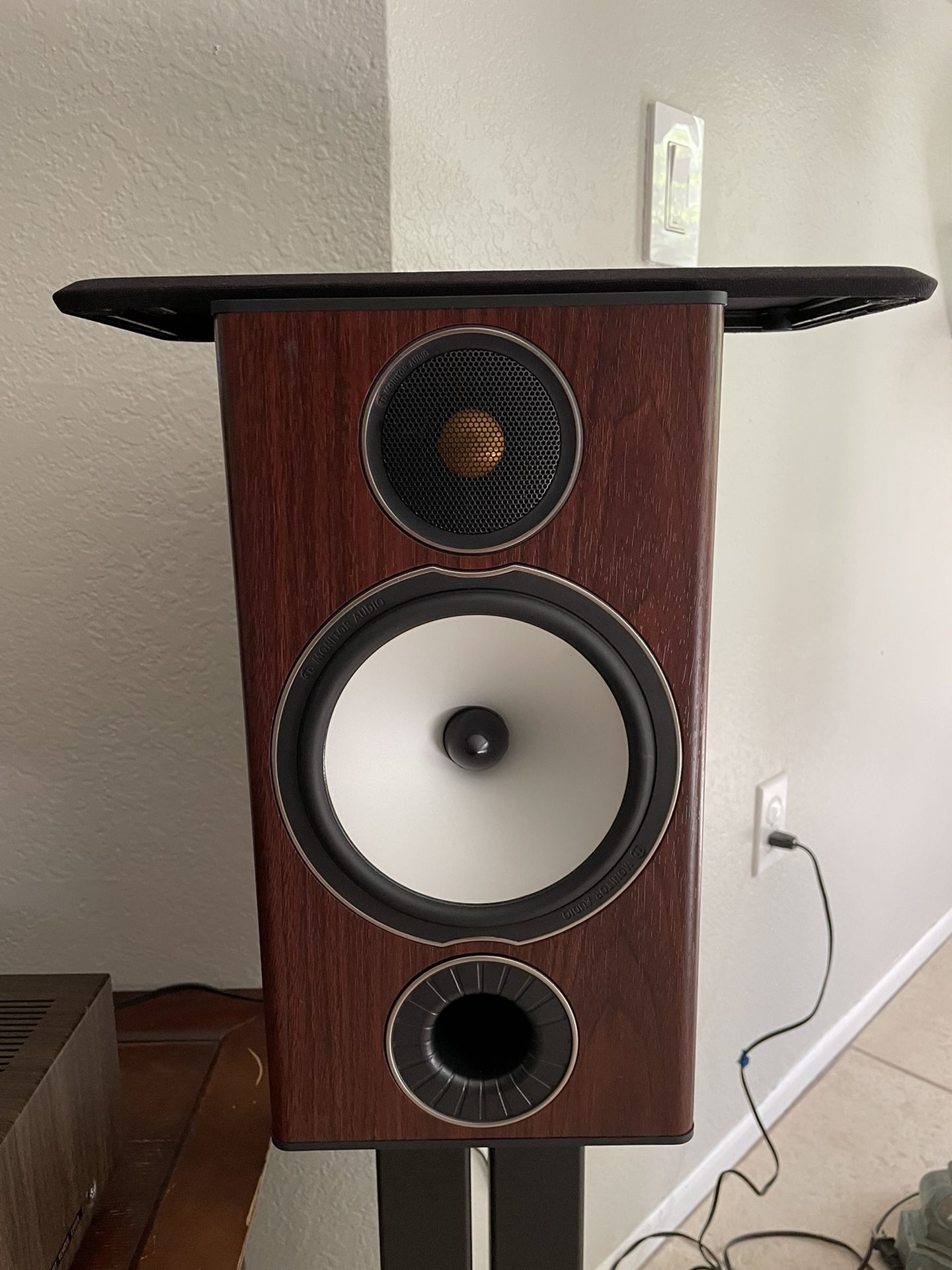 Marantz Stereo Receiver And Monitor Audio Speaker Set Up