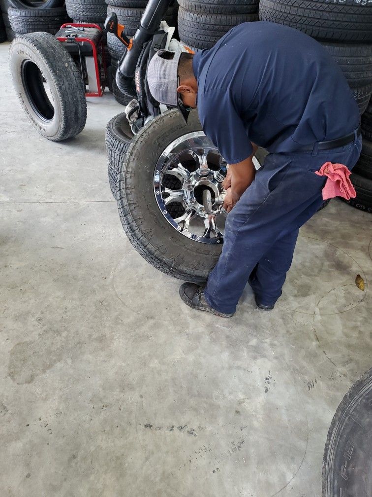 20 Inch Whells And Tires For A F250 Or F350 8×170 Bolt 🔩 Patern