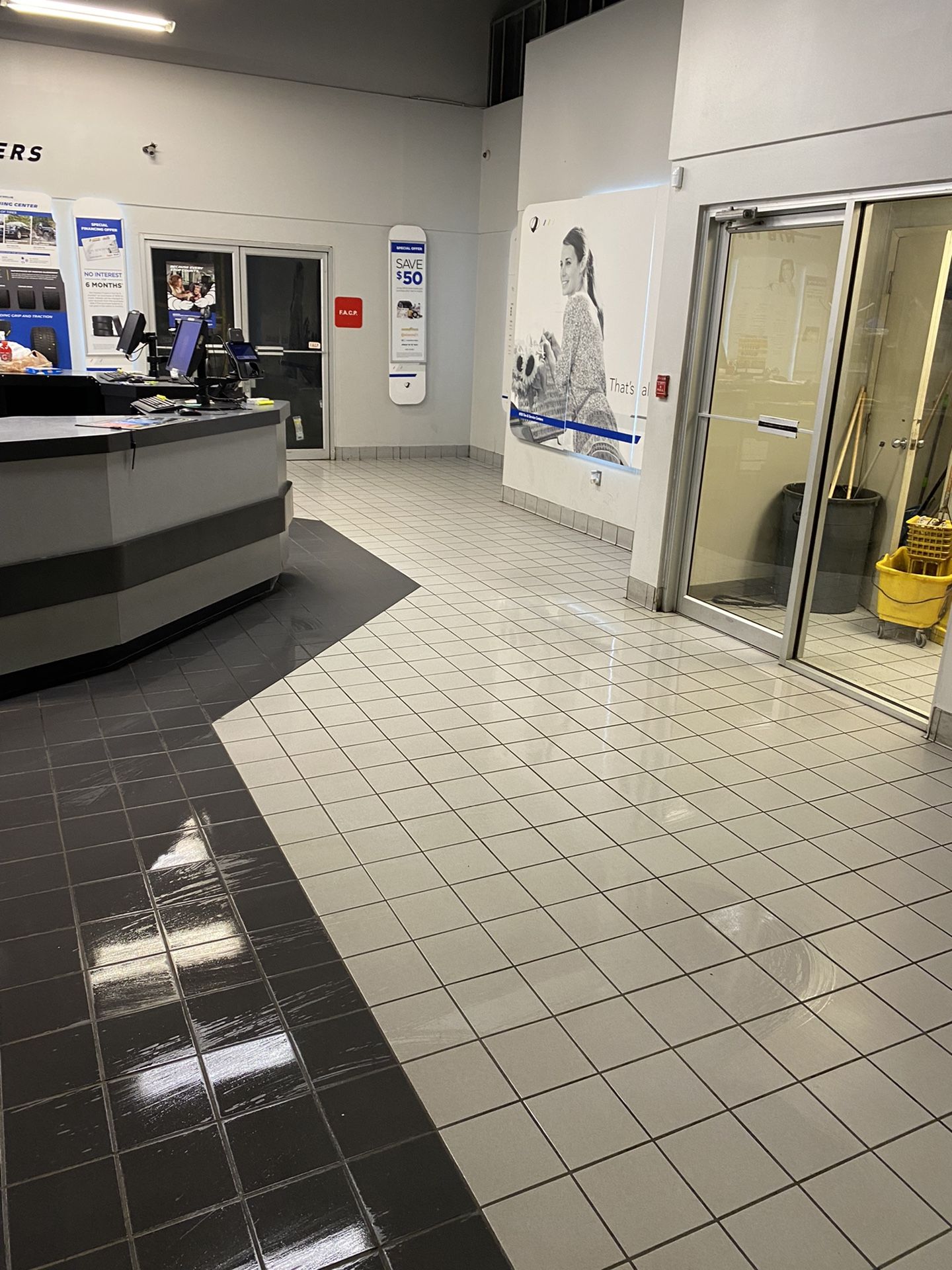 Floor scrubber