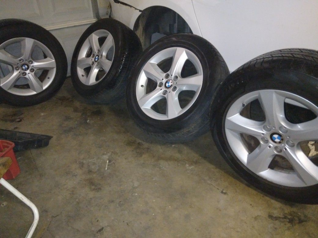 For Sale. Stocks/run flat 255/55ZR18 109w