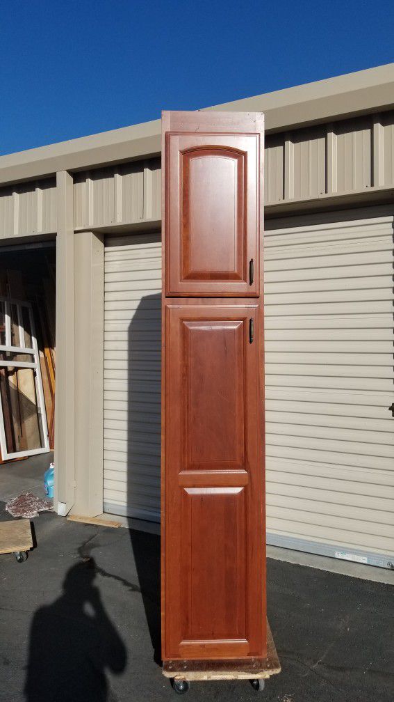 Solid cherry wood kitchen cabinet pantry by Decorá in very good condition 