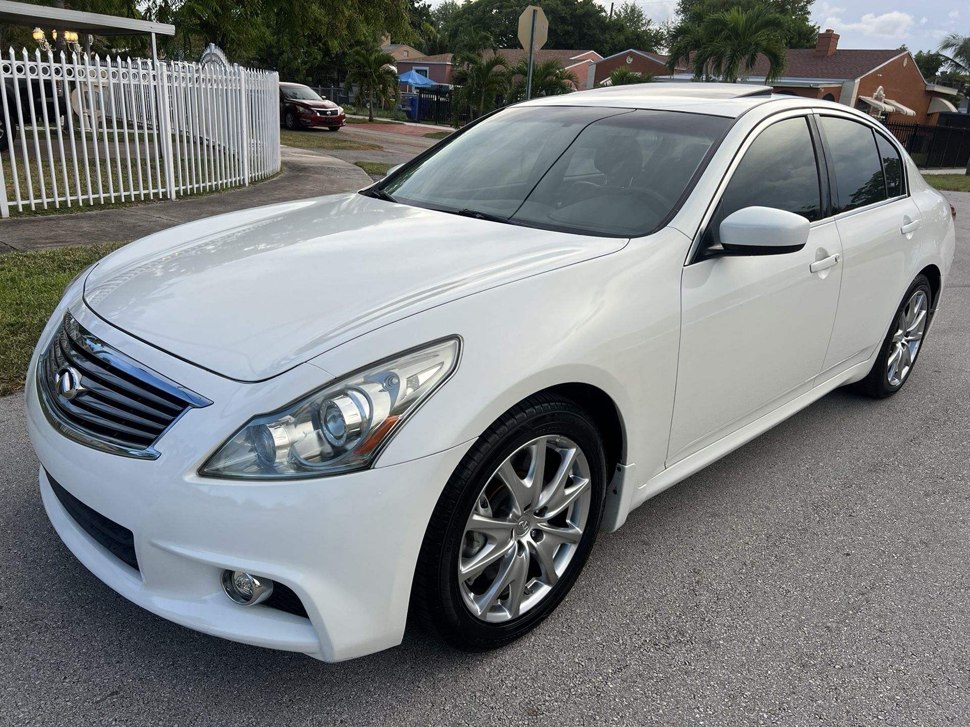 Infiniti G37s 2011