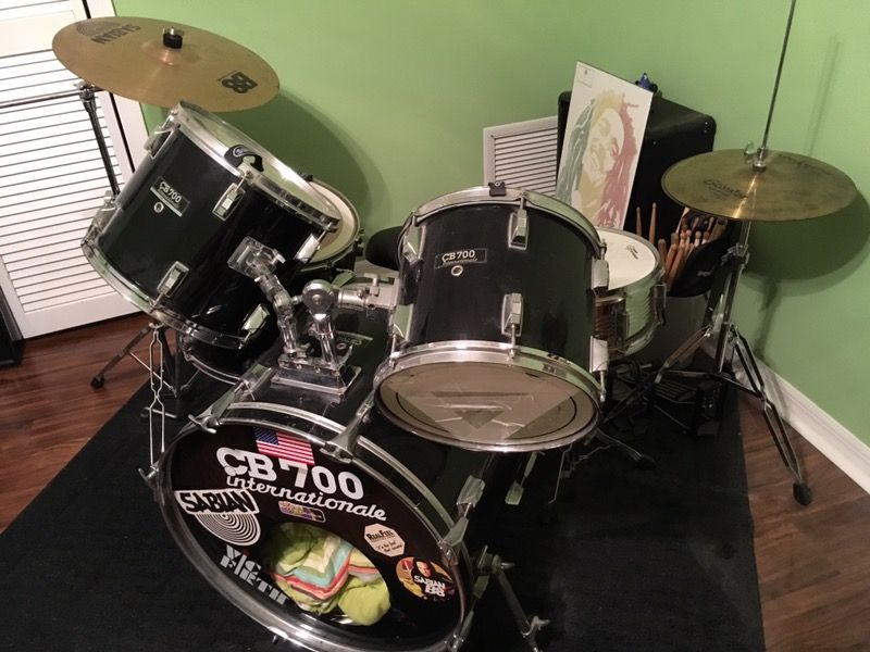 7 Piece Drum Kit, CB700 5 toms, snare, bass, hi hat, cymbal, throne, & double bass pedal! for
