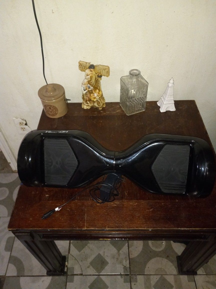 A Hover One Hoverboard In Excellent Condition With Charger