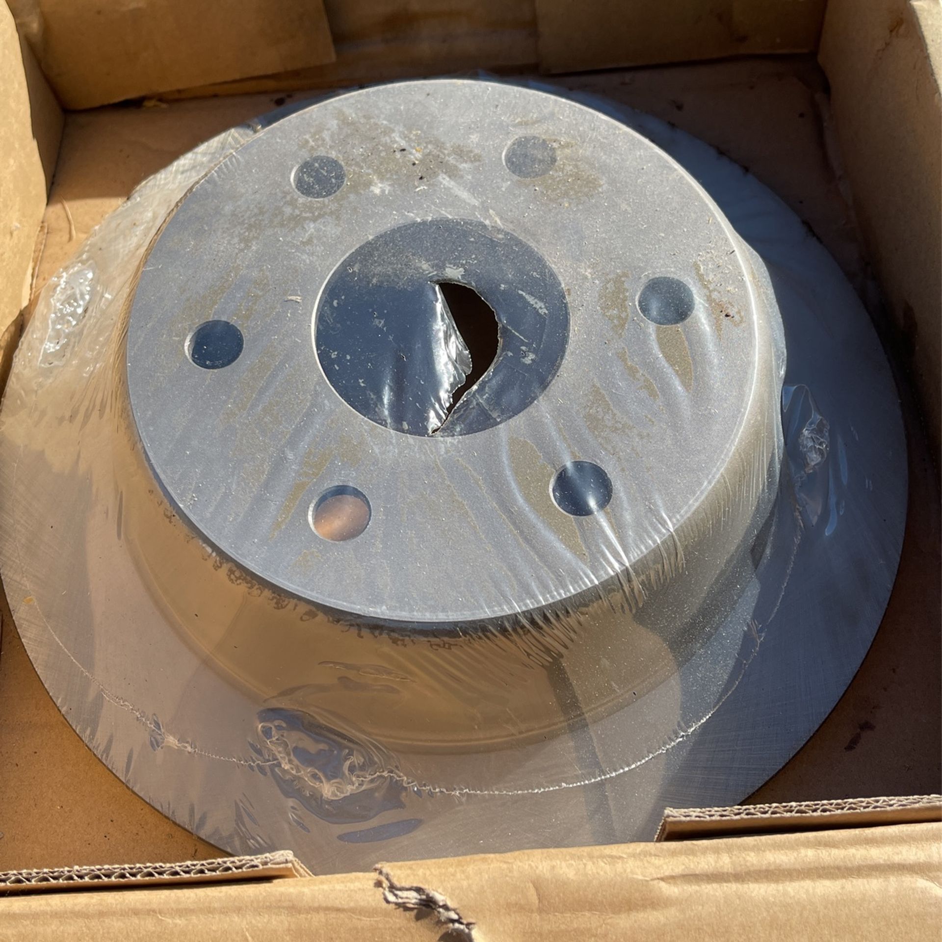 Complete Set Of Read Brake Pads And Rotors For 1999/2007 Chevy Silverado 4x4 New Never Used