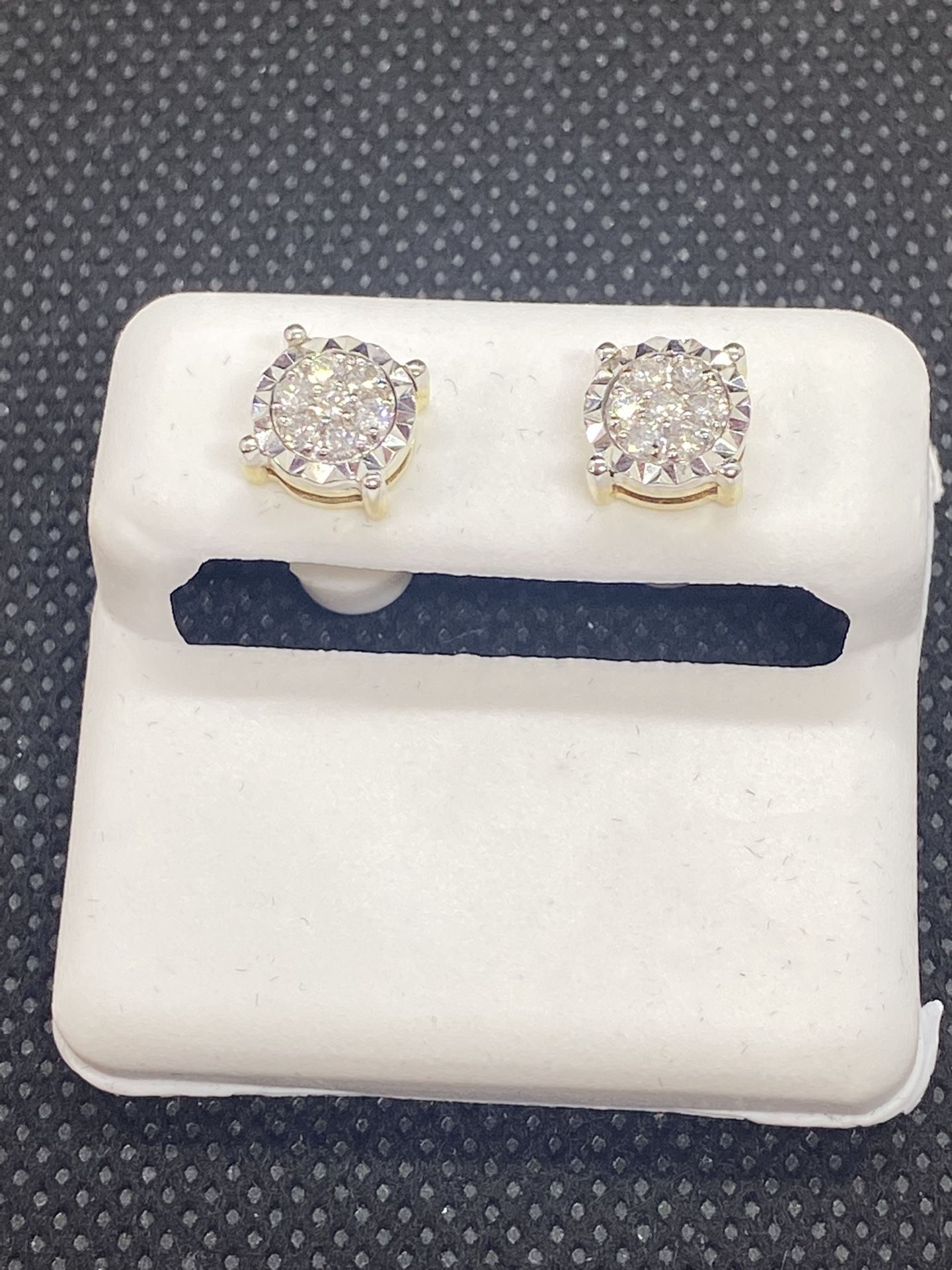 10KT GOLD AND DIAMOND EARRINGS OF 0.54 CTW AVAILABLE ON SPECIAL SALE