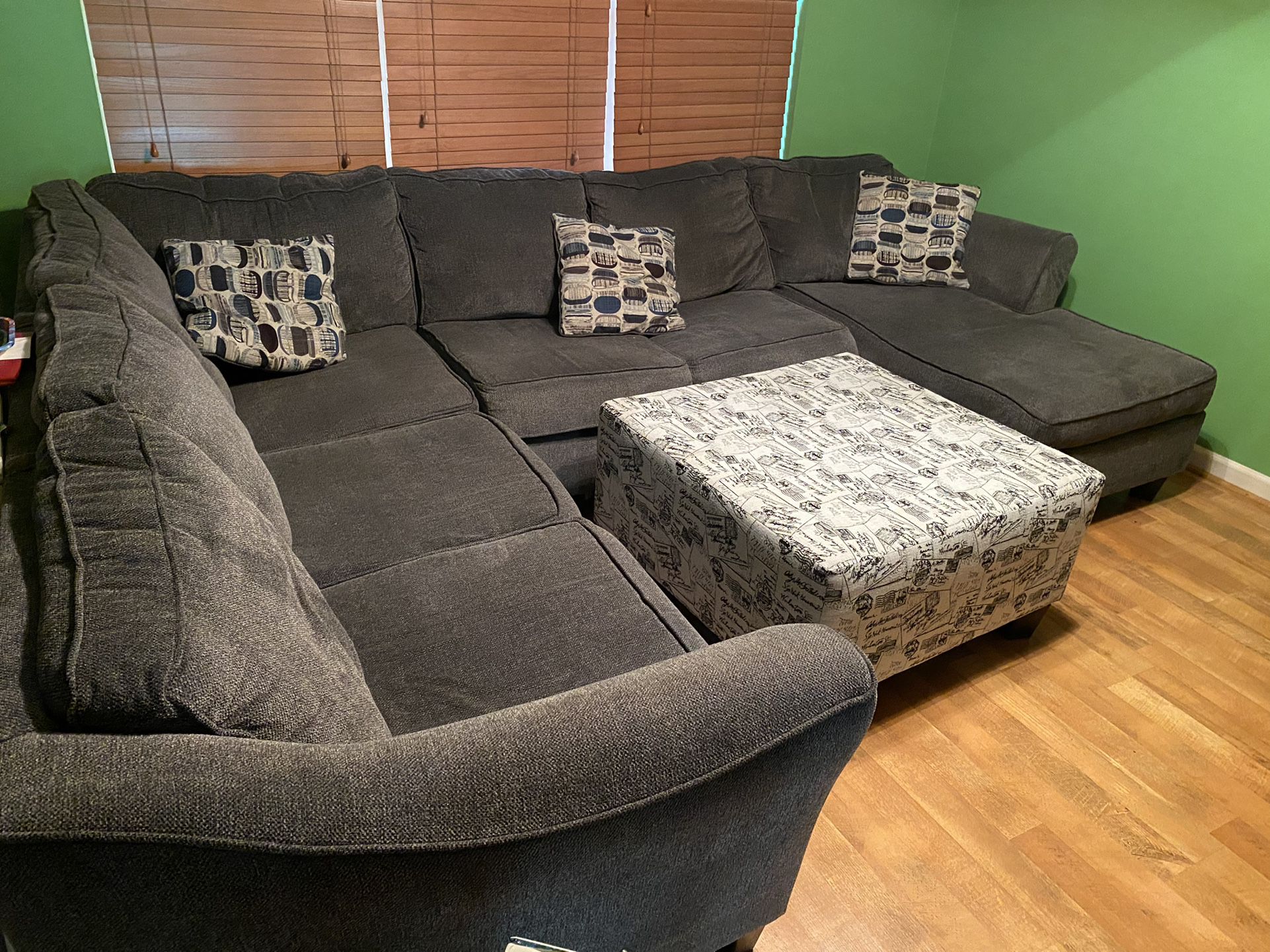 Large Grey Sectional With Stylish Ottoman