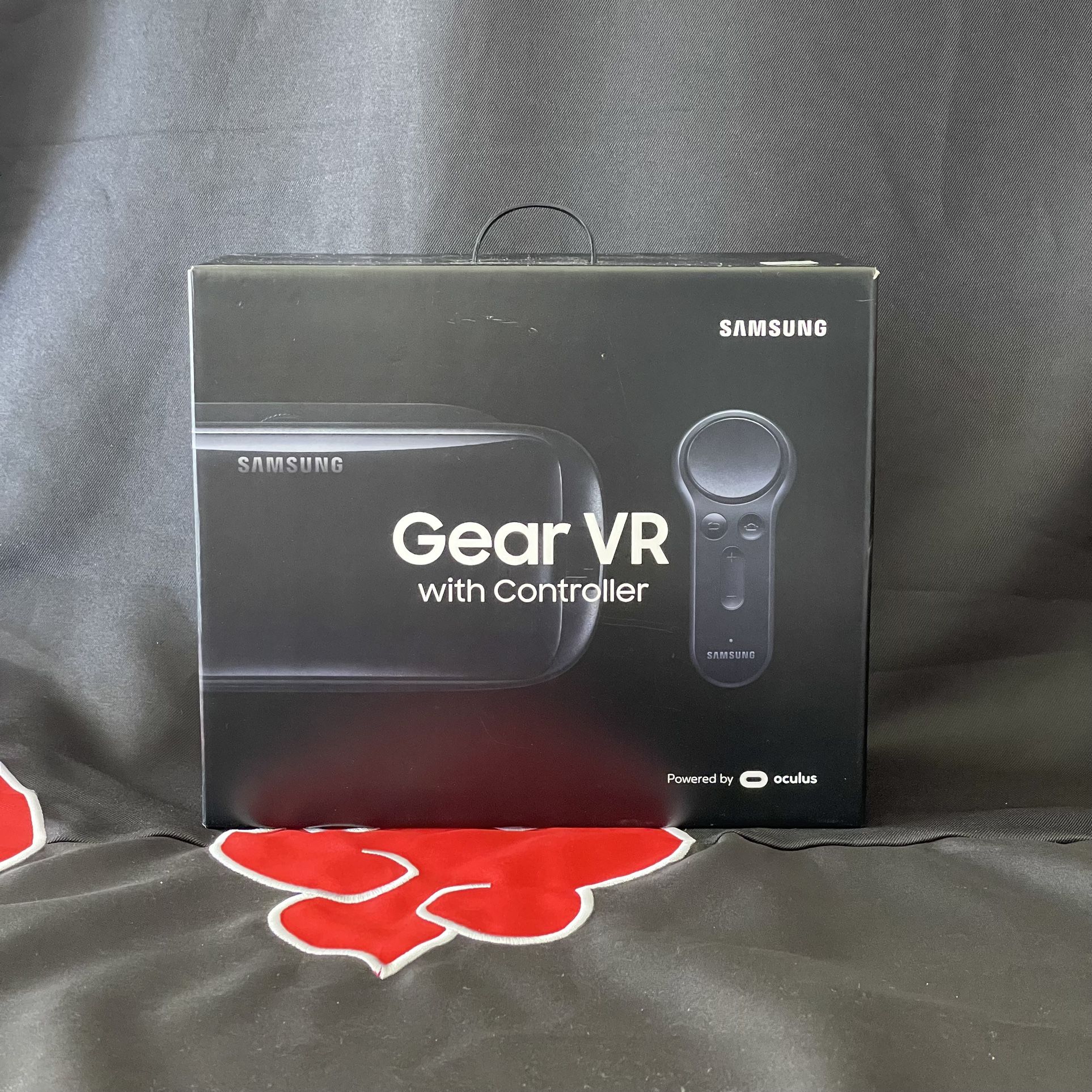 SAMSUNG Gear VR (2017 Edition) with Controller for Galaxy S8