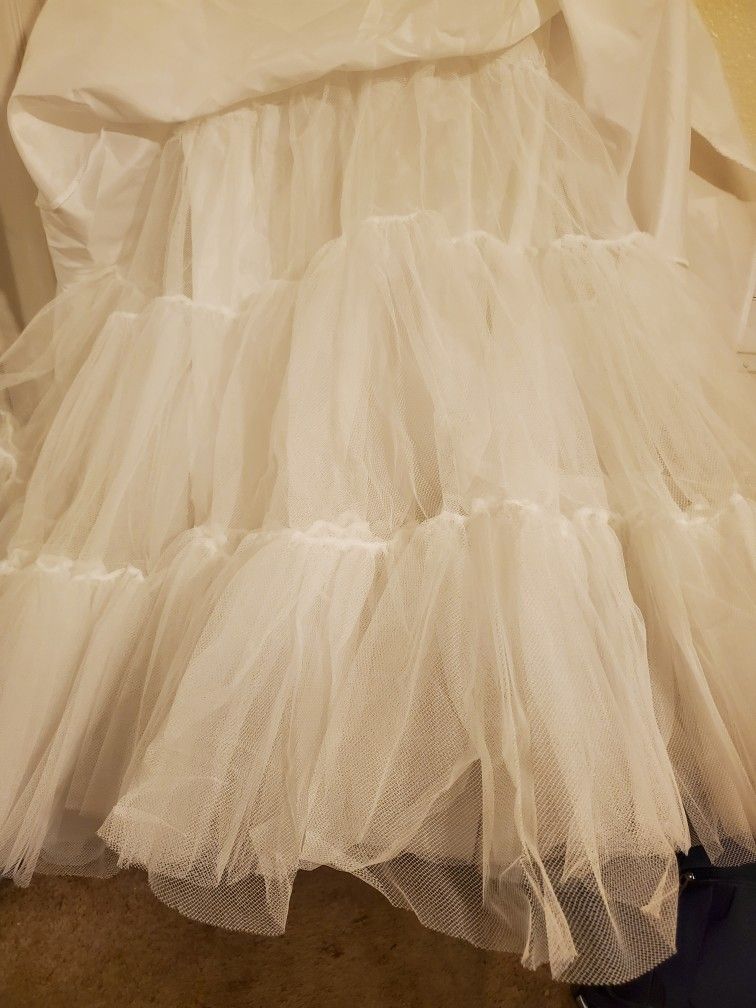 ***I'M GETTING MARRIED ...I NEED A SLIP***