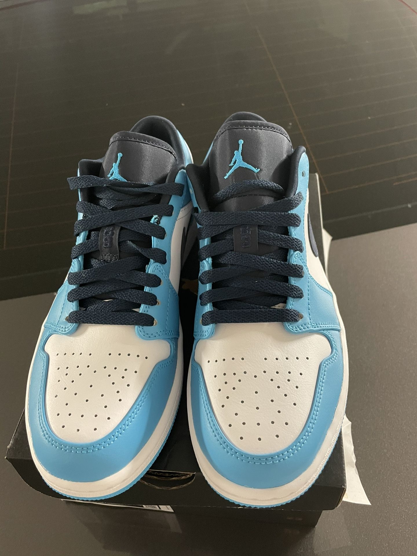 Jordan 1low unc size 8.5 $140