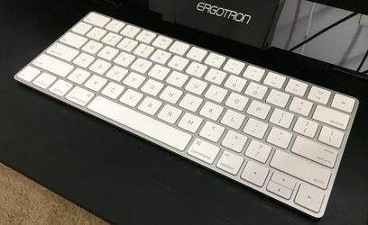 Apple 🍎 Magic Keyboard 2 - like new condition 💰 original $99 Thumbnail