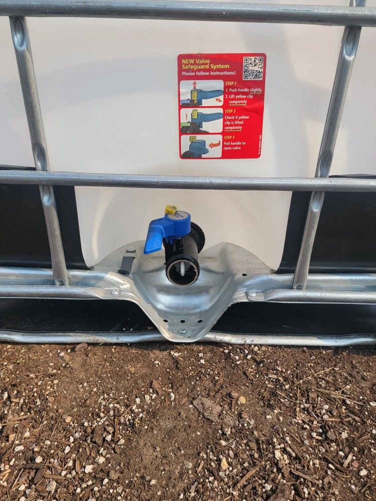 275 Gal Water Tank IBC Tote $250 Firm