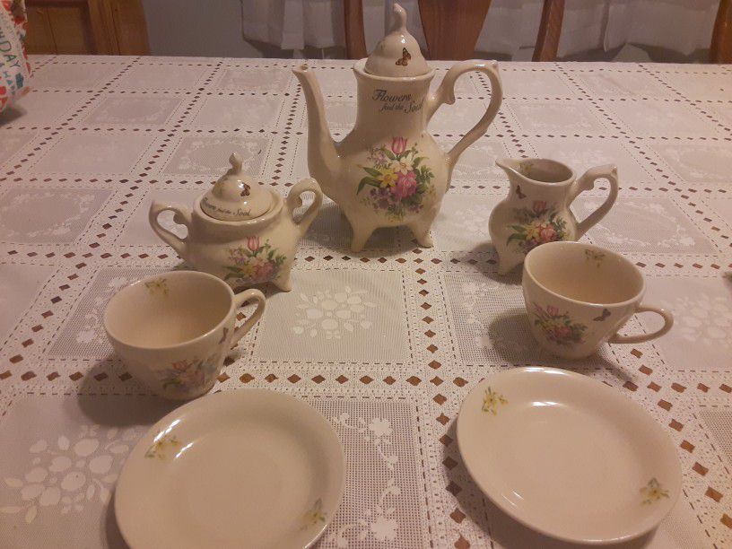 COUNTRY Garden TEA Set VINTAGE STILL in The Box REALLY NEAT