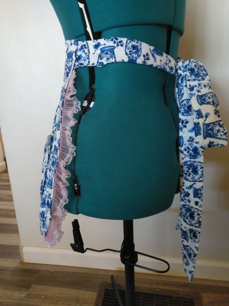 Circle Apron With Pink Lace