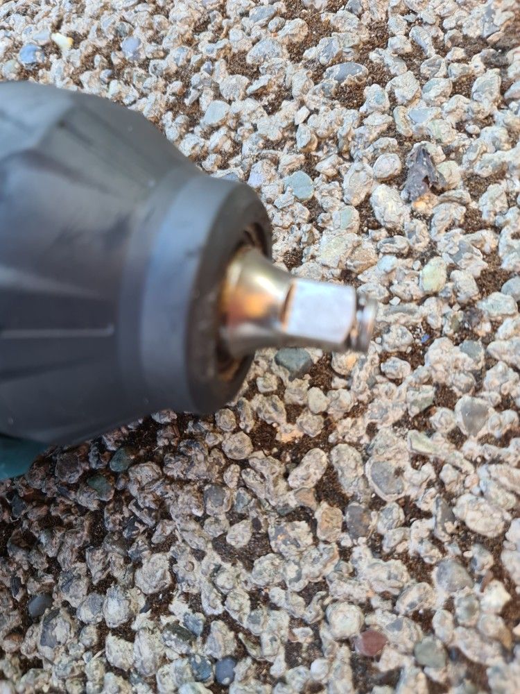 Makita 18-Volt LXT Lithium-Ion Brushless Cordless High Torque 1/2 in. Square Drive Impact Wrench w/ (1) Battery And Charger.