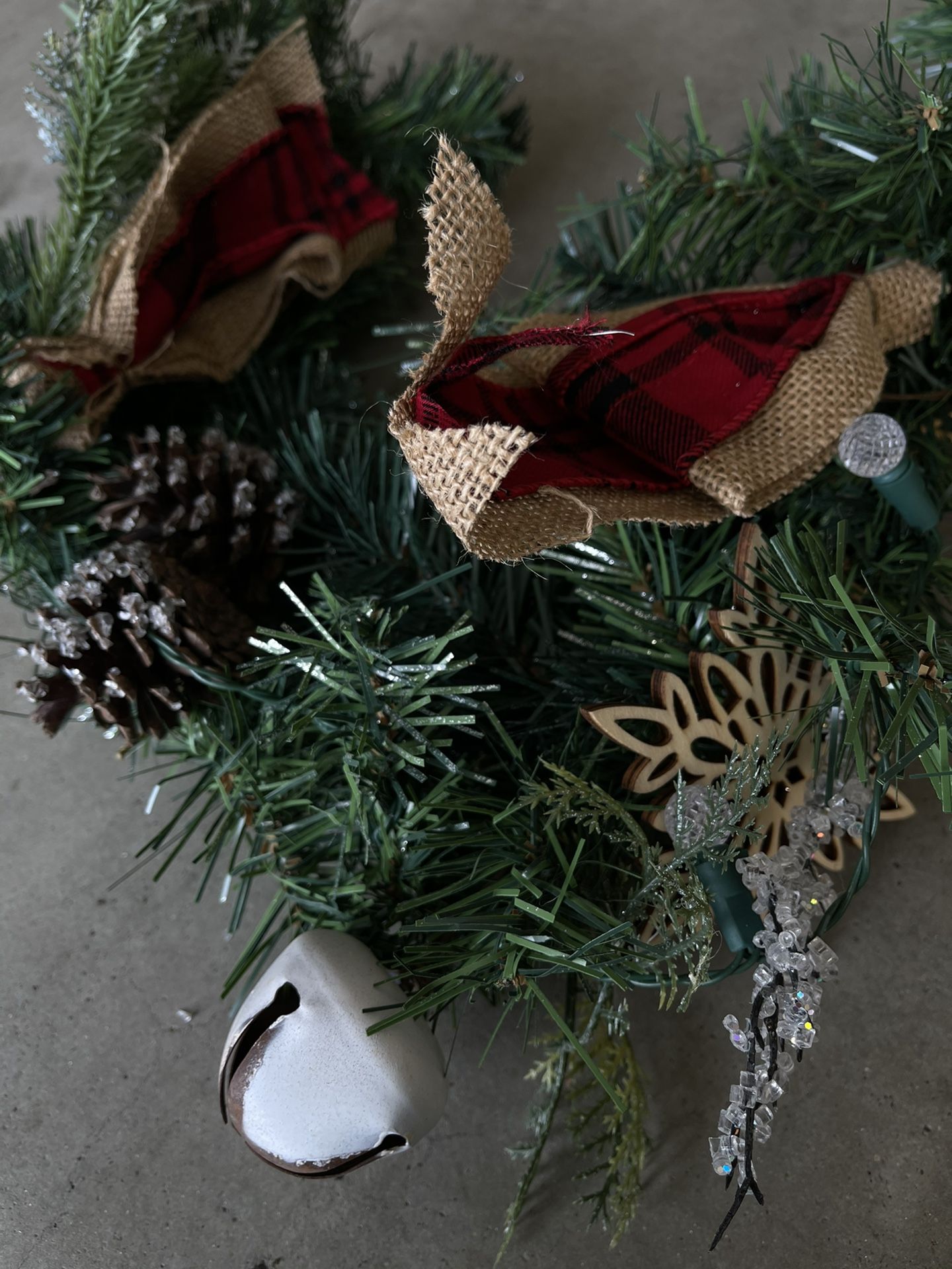 Pre-lit Garland and Centerpiece