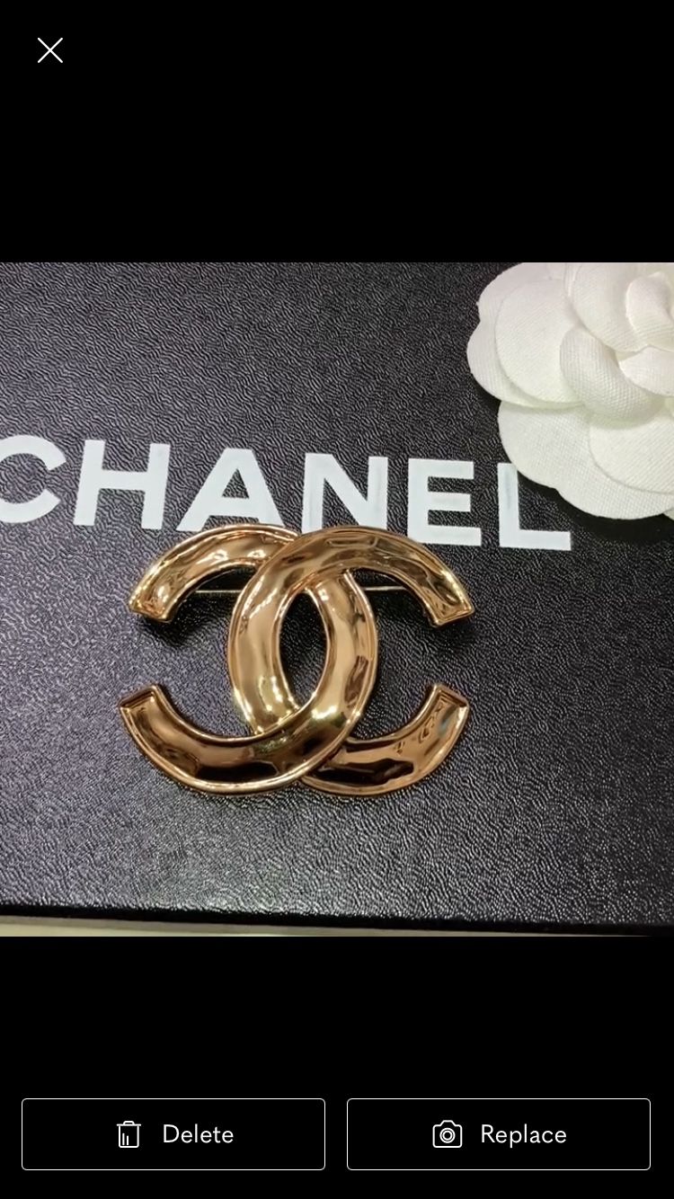 Chanel XXL Brooch