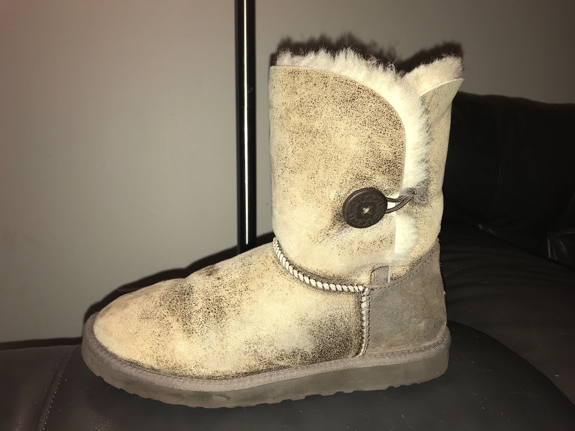 UGG Bailey Button Winter Boots Dark Chestnut Women’s Size 10